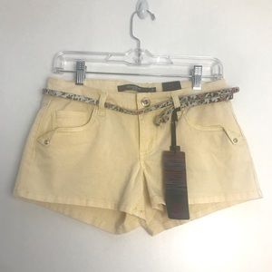NWT BoomBoom Jeans Womens Faded Yellow Shorts Size 5 With Belt